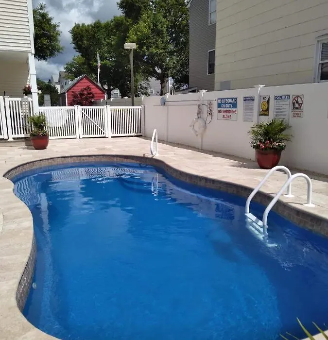Fountain Motel Townhouse With Shared Pool-1